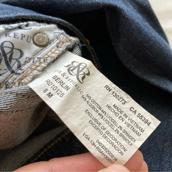 8 ROCK & REPUBLIC Berlin stretchy jeans. High rise dark wash tapered studded EUC - Picture 9 of 16